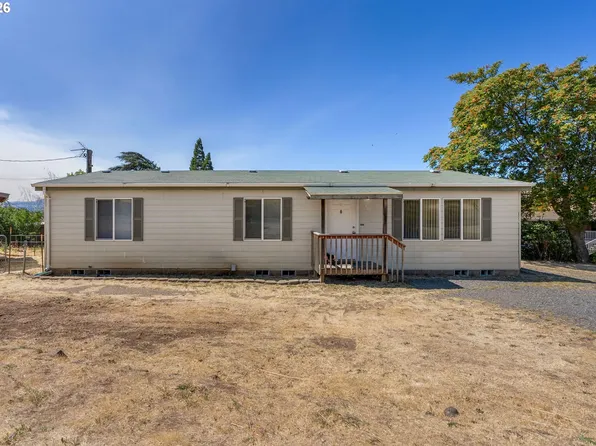 206 Columbia Ave, Lyle, WA 98635