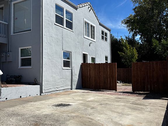 2nd image of 919 Mariposa St #2
