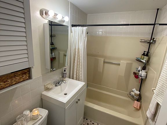 3rd image of 46 Orkney Rd APT 2