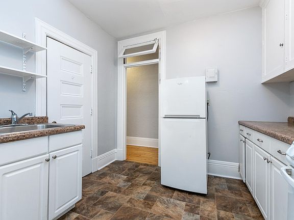 4th image of 325 6th Ave SE #204