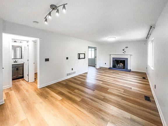 3rd image of 5749 Whispering Oak Blvd