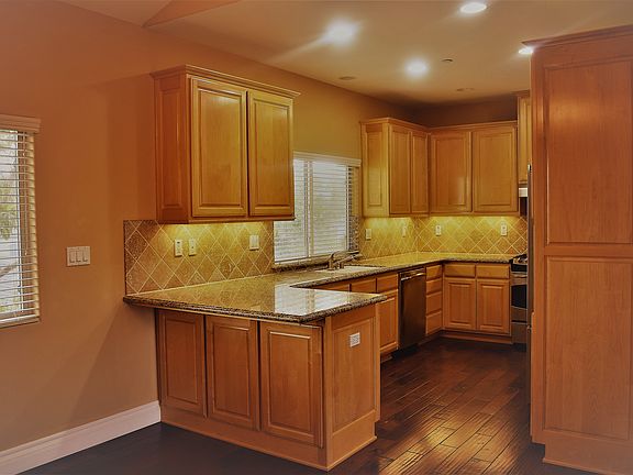Kitchen & Dining area