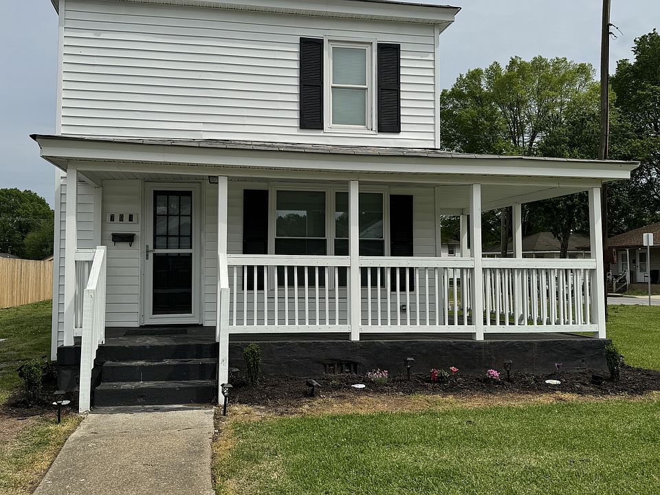 Beautiful front of house amazing black and white theme