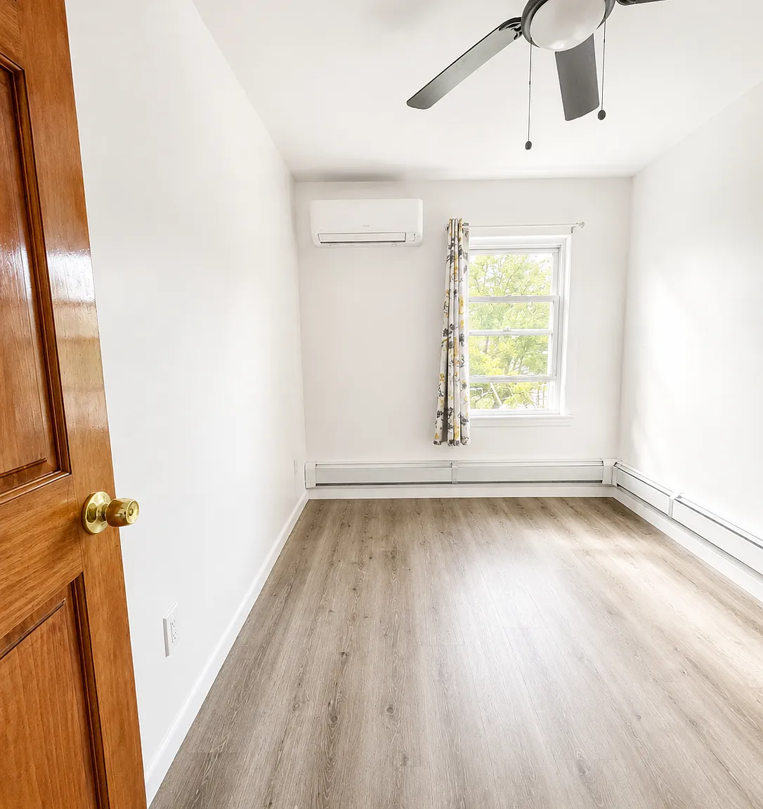 3 bed, 850 sqft, $2,500 — Photo 4