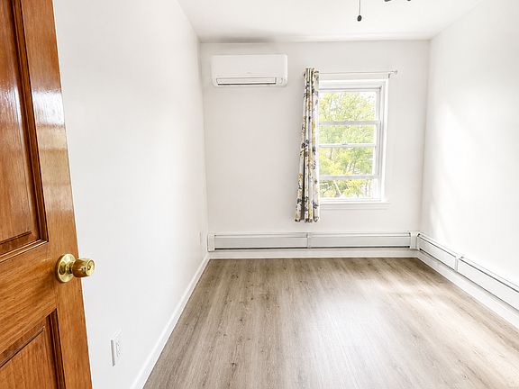 4th image of 36 Butler Pl