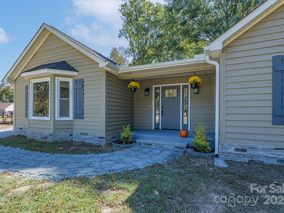 1st image of 1417 Red Oaks Dr