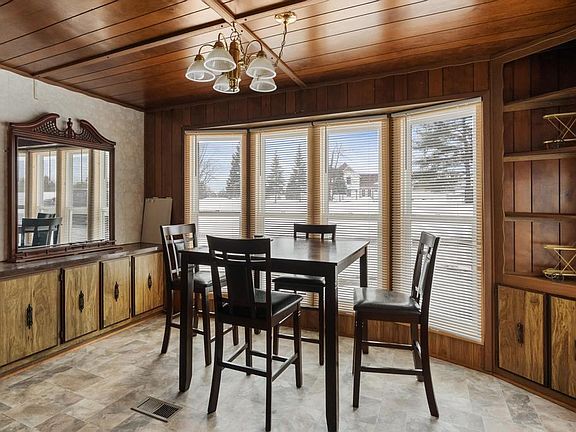 5th image of 2555 Howard Rd
