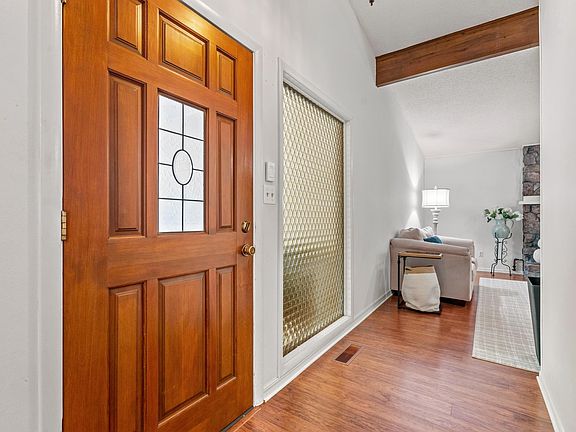 4th image of 27 Valls Ln