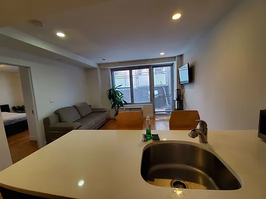 Rented by Bahar Management | media 9