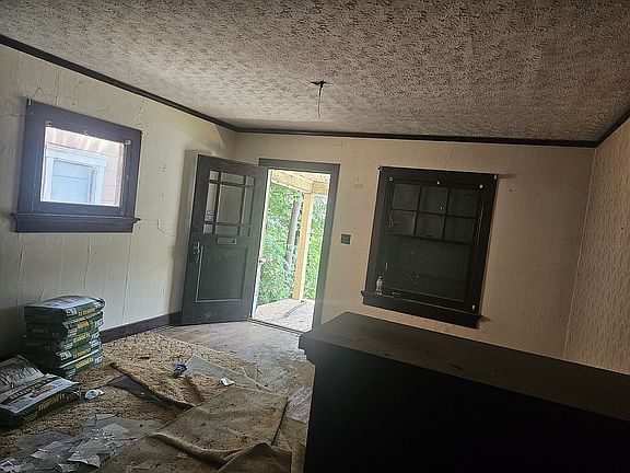 5th image of 27 W Hudson Ave