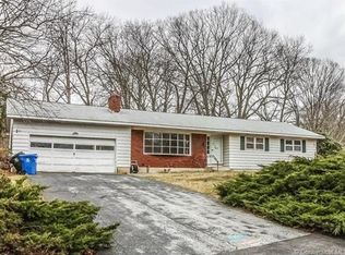 4 Meadow Ln, Norwich, CT 06360