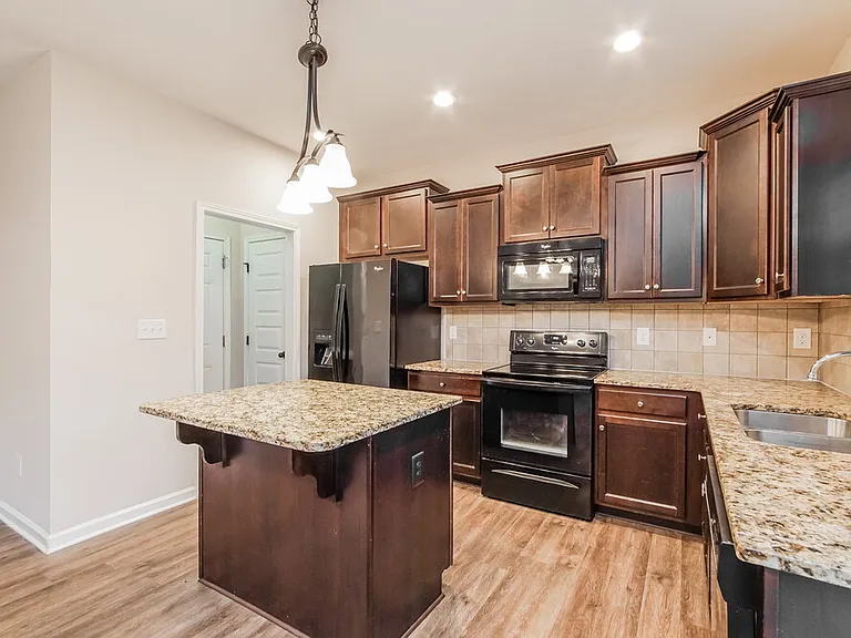 536 McCarthy Dr — Photo 8