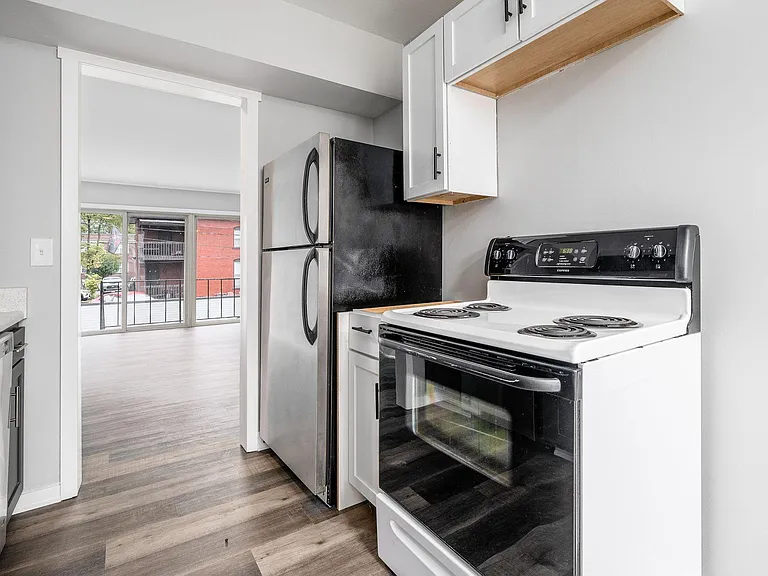142 W 8th Ave #B — Photo 6