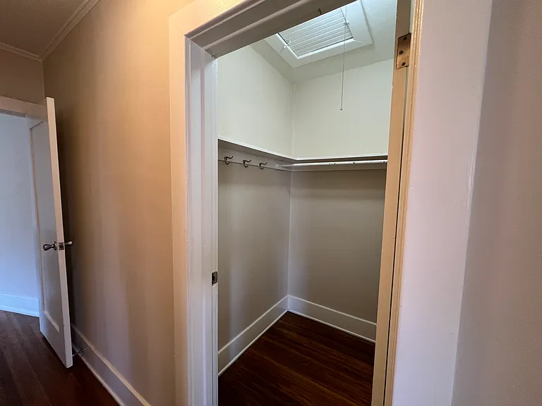 433 W Windsor Rd — Photo 11