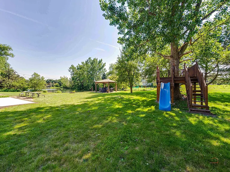 14 Pentwater Dr — Photo 40