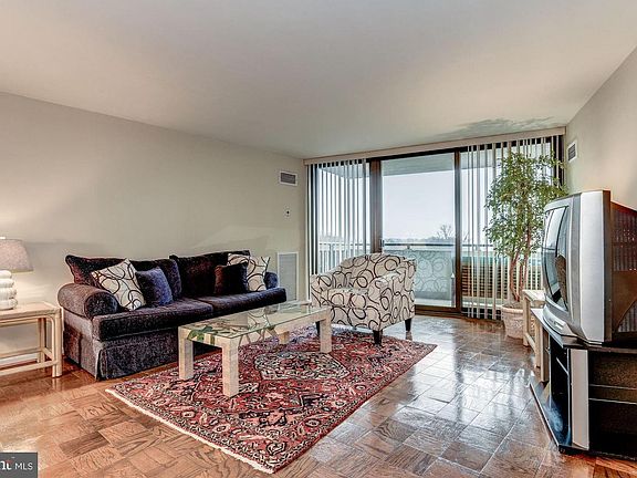 3rd image of 4620 N Park Ave APT 1107E
