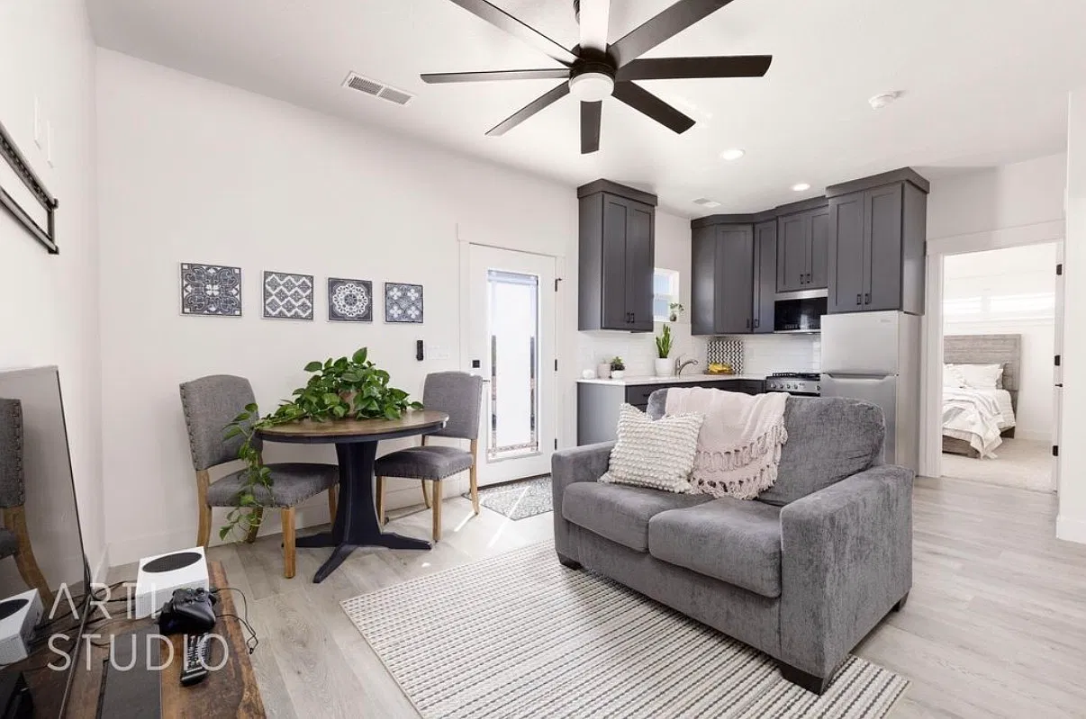1 bed, 800 sqft, $1,400 — Photo 1