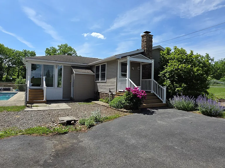 19 Locke Rd — Photo 17