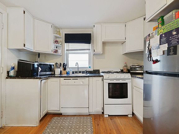 4th image of 46 Humbert St #1