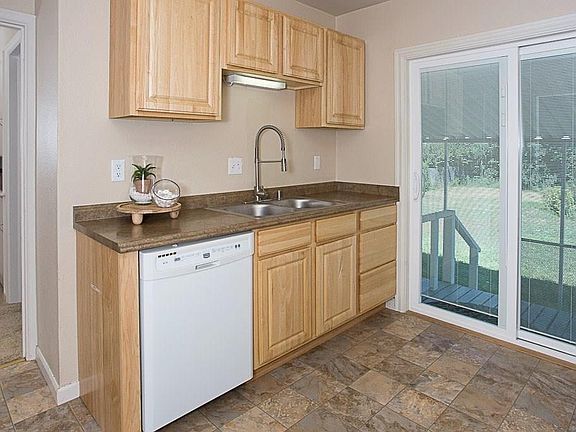 5th image of 523 Terry Ave