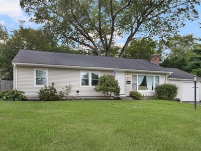 17 Larchmont Rd, Warwick, RI, 02886