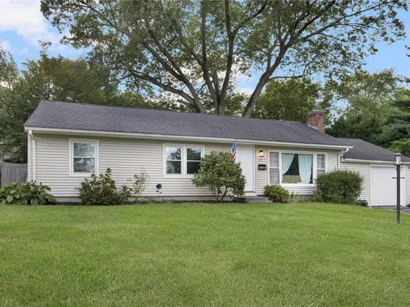 17 Larchmont Rd, Warwick, RI 02886