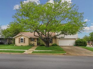 206 Sixpence Ln, Euless, TX 76039