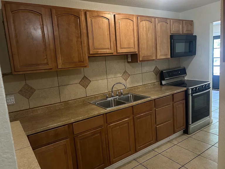 1461 Eaton St — Photo 8