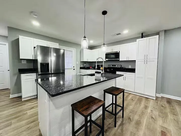500 Denham St — Photo 5