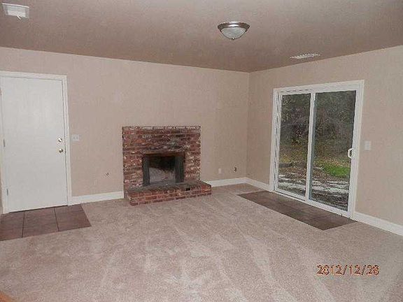 3rd image of 3812 W Cherry Ave