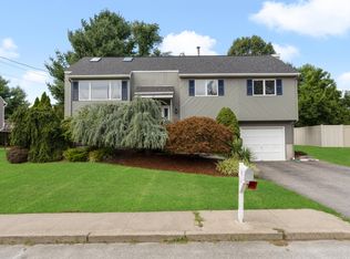 66 Valley View Dr, Cranston, RI 02921