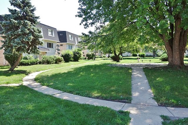 1st image of 10012 Holly Ln
