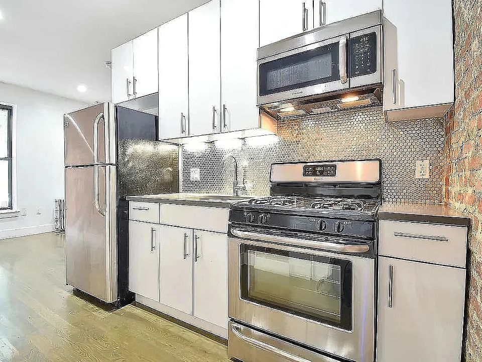 1st image of 125 Sterling St #38