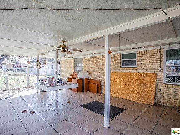 3rd image of 2315 Debra Cir