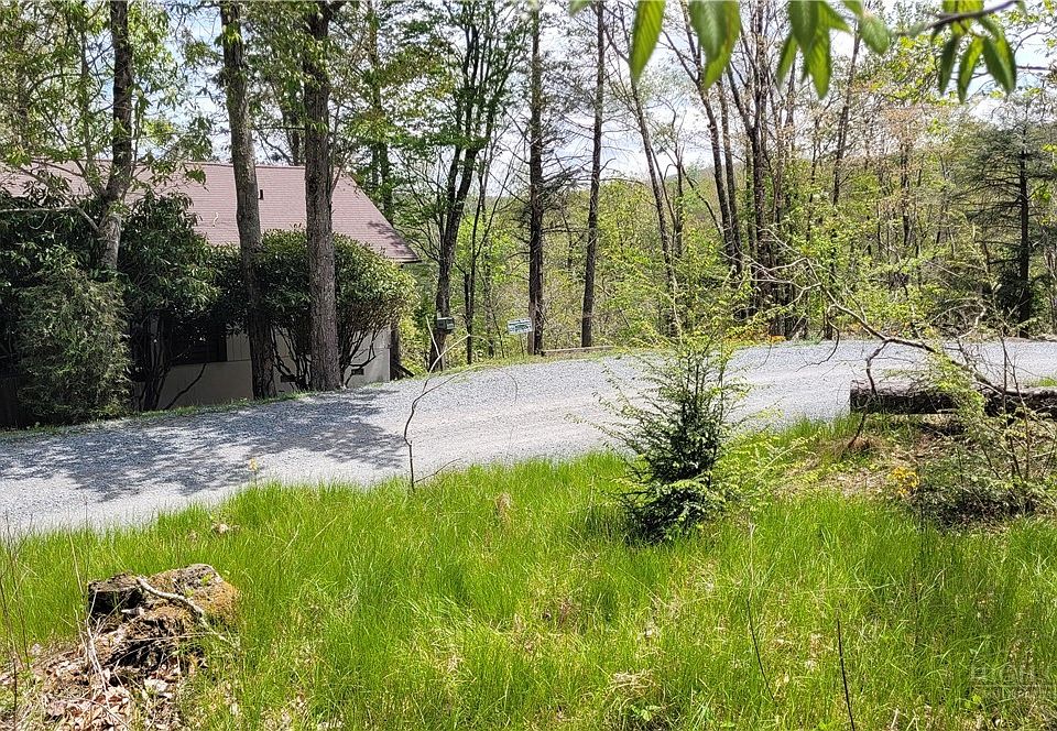 2nd image of 112 Foxgrape Hollow