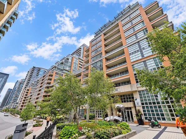 75 Liberty St #1004, Toronto, ON M6K 1Y4