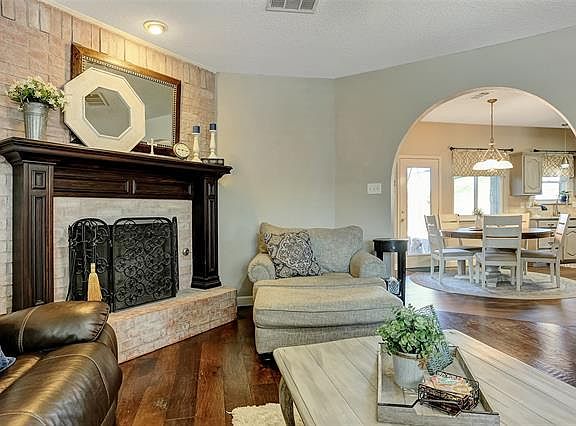 4th image of 4113 English Ivy Dr