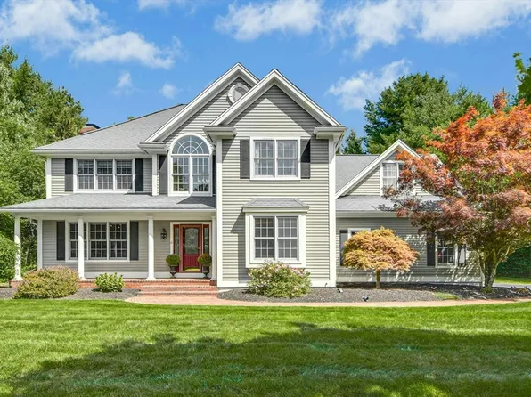 4 Talbott Farm Dr, Mendon, MA 01756