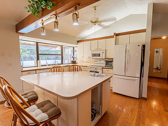 4th image of 507 SE Calmoso Dr