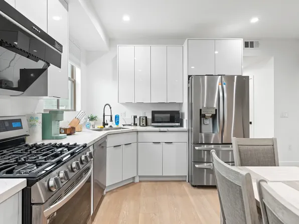 1270 Rolland Curtis Pl