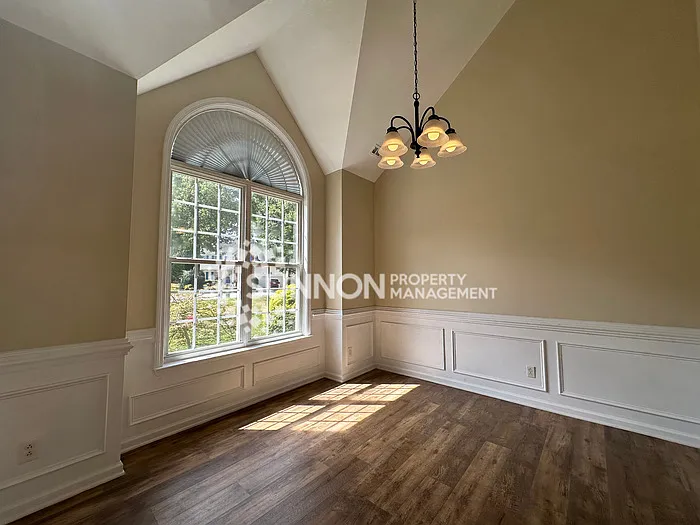 4 bed, 2.5 bath, 2285 sqft, $2,850 — Photo 4