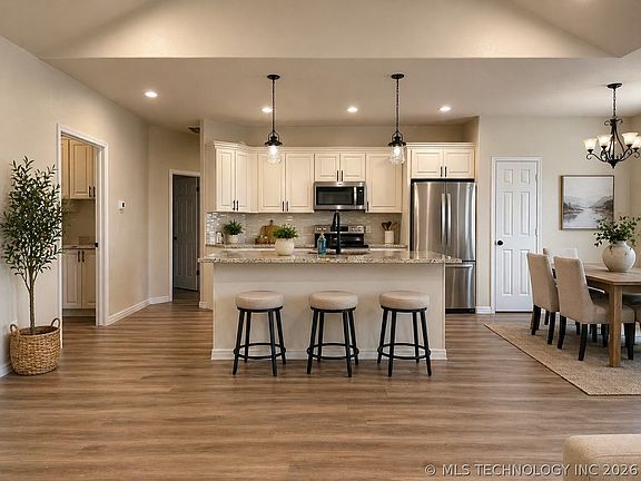 4th image of 440 Venus Rd