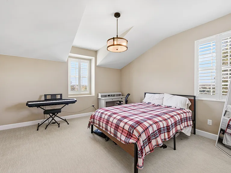 138 Mayflower St — Photo 36