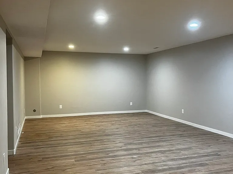 1403 E 57th Street Pl — Photo 19
