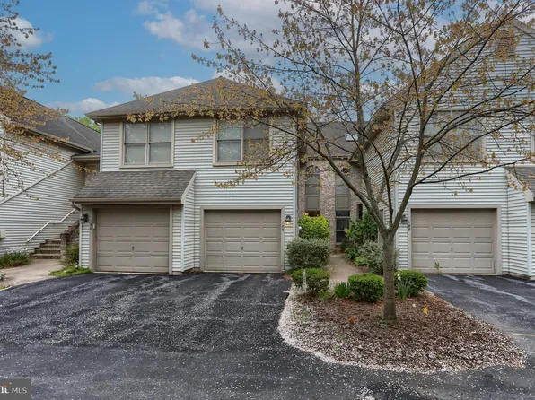 189 Crescent Dr, Hershey, PA 17033