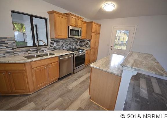 5th image of 405 West St