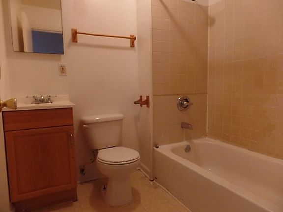 4th image of 822 N Kenwood Ave