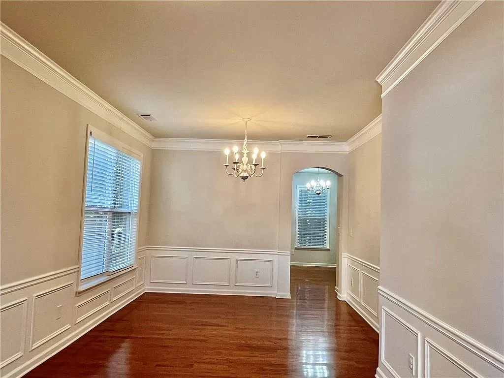 4 bed, 2.5 bath, 2011 sqft, $2,425 — Photo 2