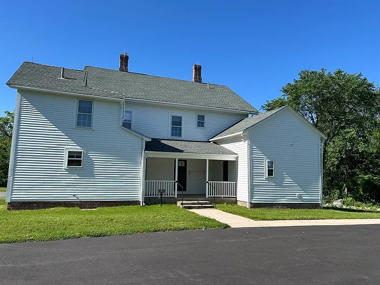 831 Lexington Rd — Photo 23