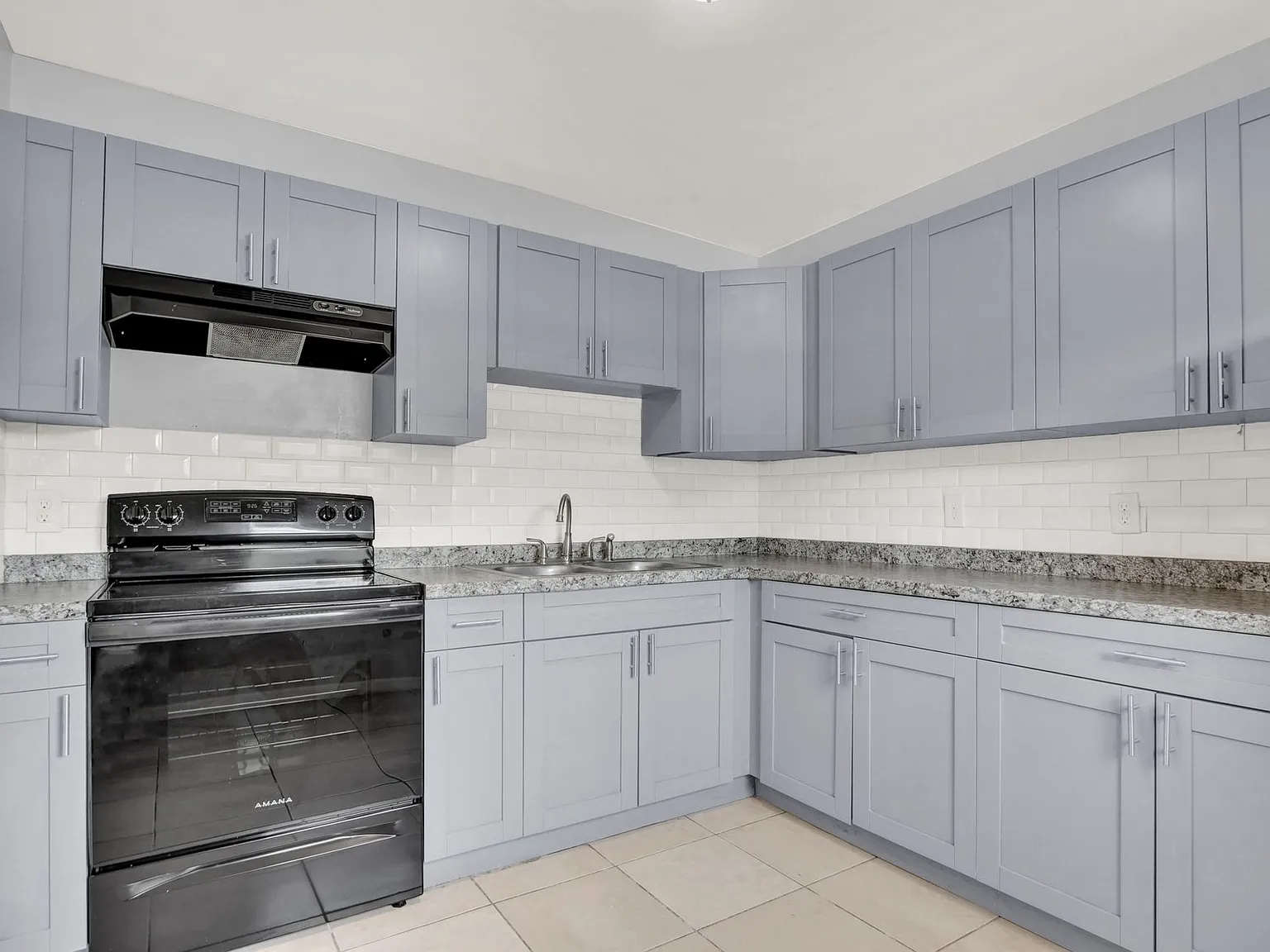 Louisiana Apartments — Photo 1